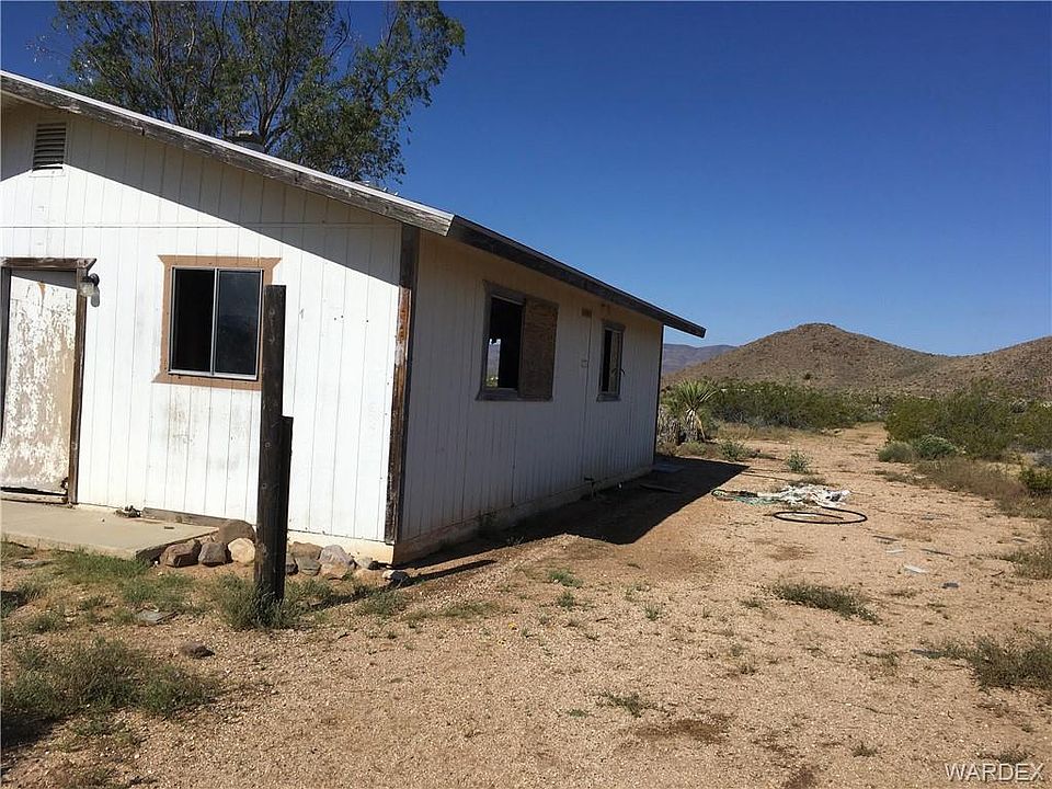 2nd image of 5745 N Hoover Rd