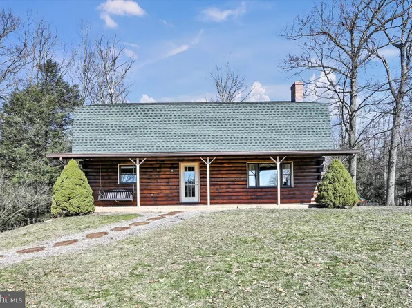 70 2 1/2 Mile Rd, Pine Grove, PA 17963