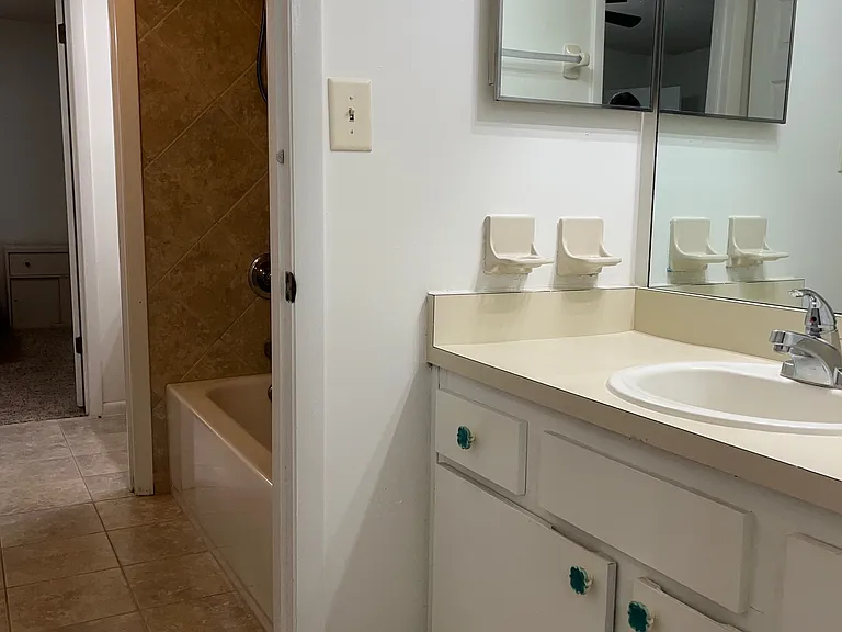 1432 SW 25th Pl — Photo 18
