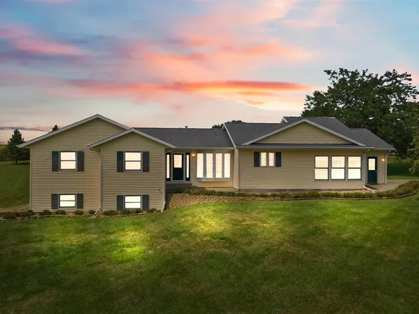 2729 Trio Ct, Washington, IA 52353