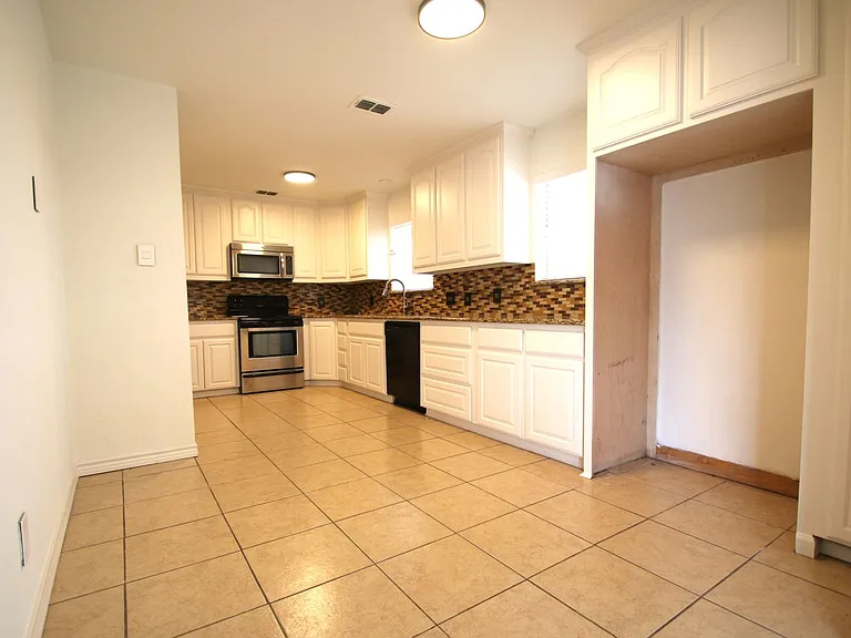 5036 Diaz Ave — Photo 1