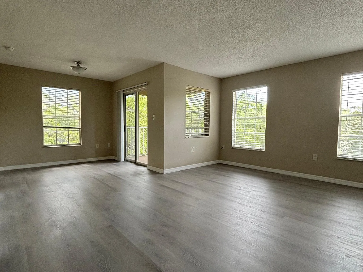 2690 Coral Landings Blvd — Photo 1