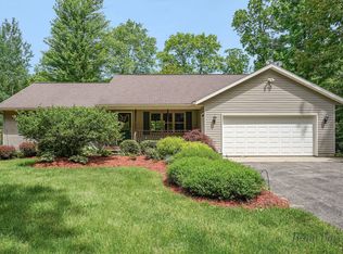 3575 Northkent Pine Dr, Kent City, MI 49330