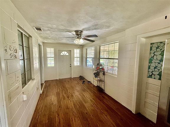 4th image of 255 VALENCIA ROAD
