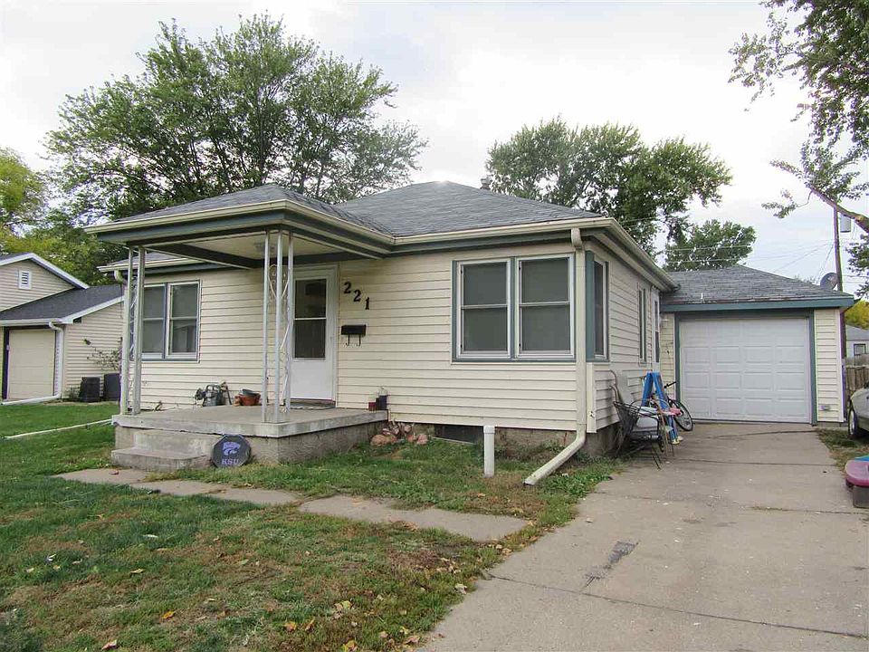 221 S 20th St Beatrice NE 68310 Zillow