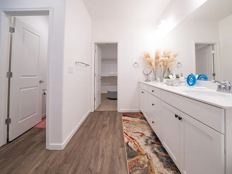 2427 Creekview Dr — Photo 21