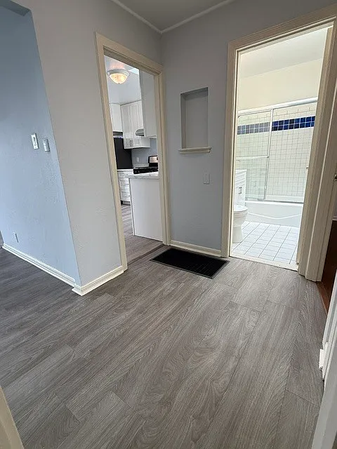 2 bed, 1.0 bath, $5,800 — Photo 3