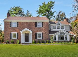 37 Orchard Dr, Williston Park, NY 11596