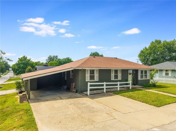 300 N Grove St, Kearney, MO 64060