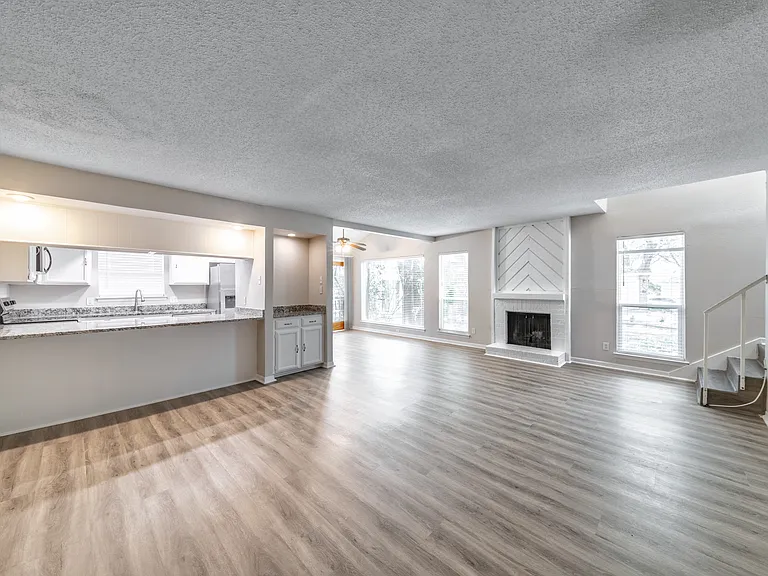 2719 Creek Wood Ct — Photo 4