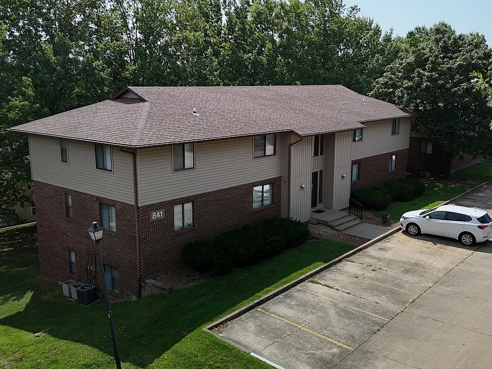 841 Southwest Blvd #B