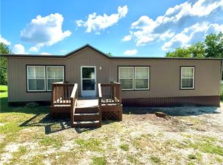 320 N Judge Hailey Dr, Lott, TX 76656