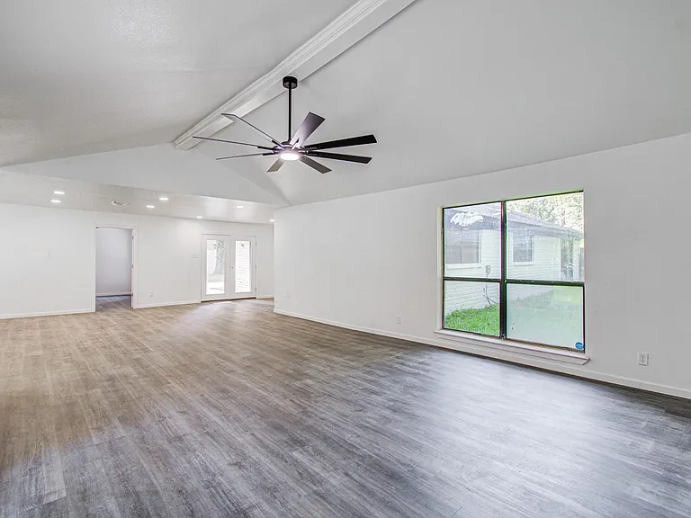 816 Glen Hollow Dr — Photo 17