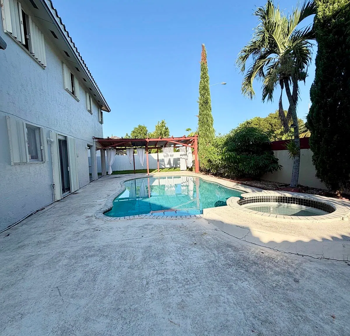 5 bed, 2.5 bath, $3,700 — Photo 2