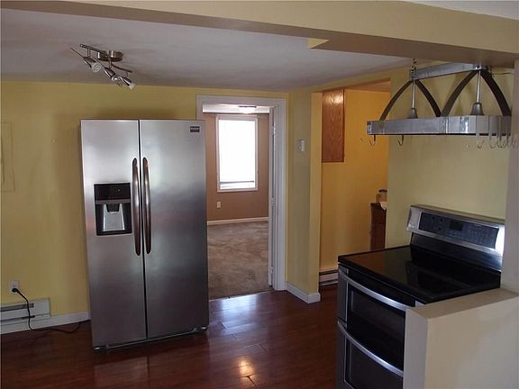 3rd image of 39 Prospect Hill Ave