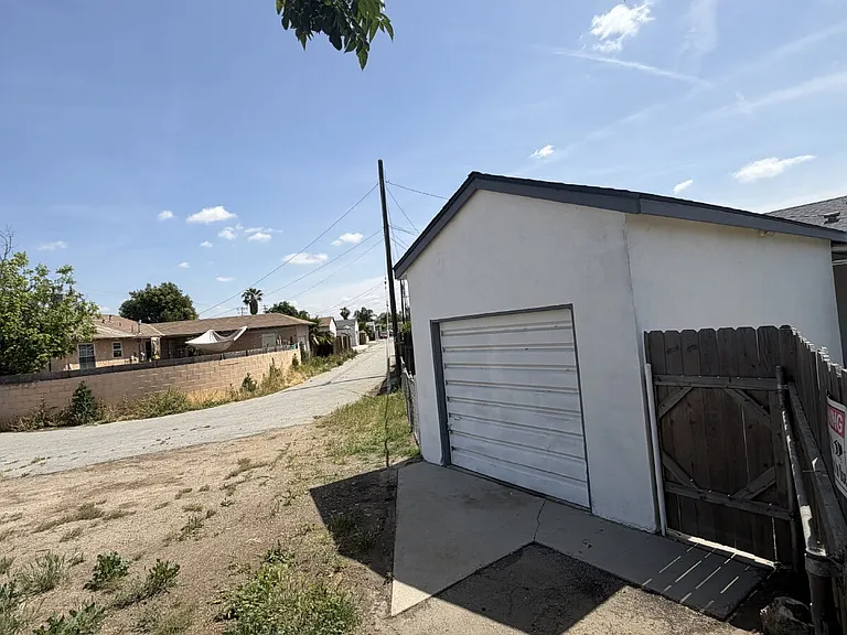 1400 Maitland Dr — Photo 15