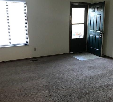 2nd image of 1820 Stoneview Ct