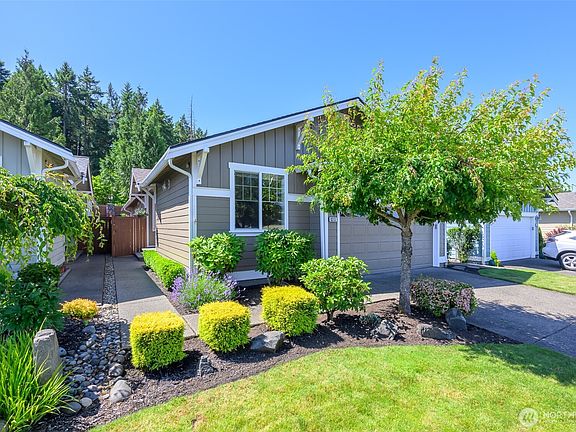 2nd image of 8313 Bainbridge Loop NE