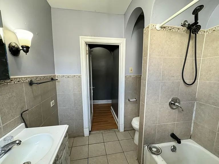 232 W Oak St #2 — Photo 6