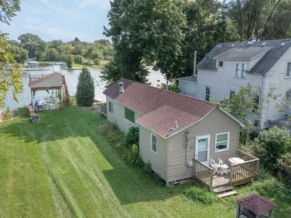 28876 W Pioneer Grove Rd, Cary, IL 60013