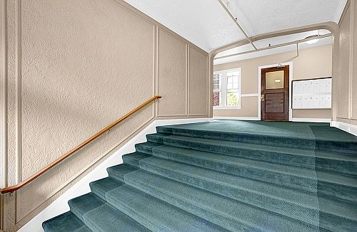 Roosevelt Apartments: Lobby