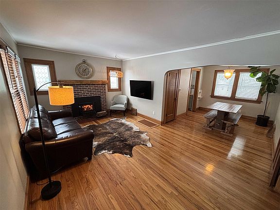 3rd image of 1420 Henderson Ave