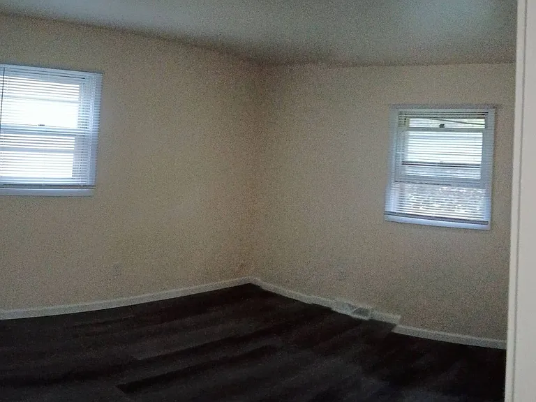 9517 W Bradley Rd — Photo 2
