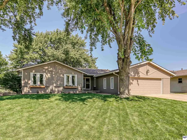 15810 Leavenworth St, Omaha, NE 68118
