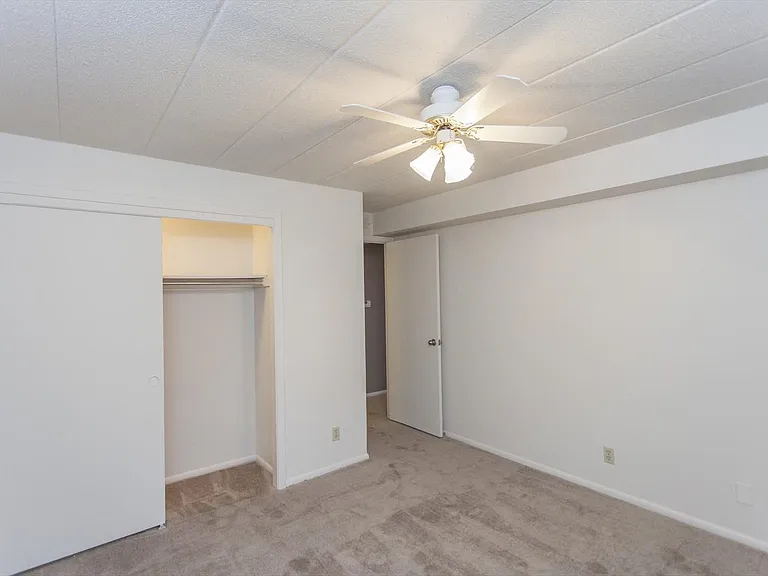 Montclair Place — Photo 32