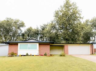 1595 Gallant Fox Dr, Florissant, MO 63033
