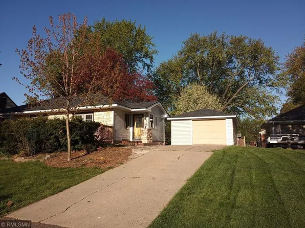 2591 Aldine St, Roseville, MN 55113
