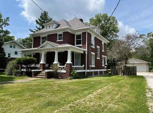 1012 6th St, Charleston, IL 61920