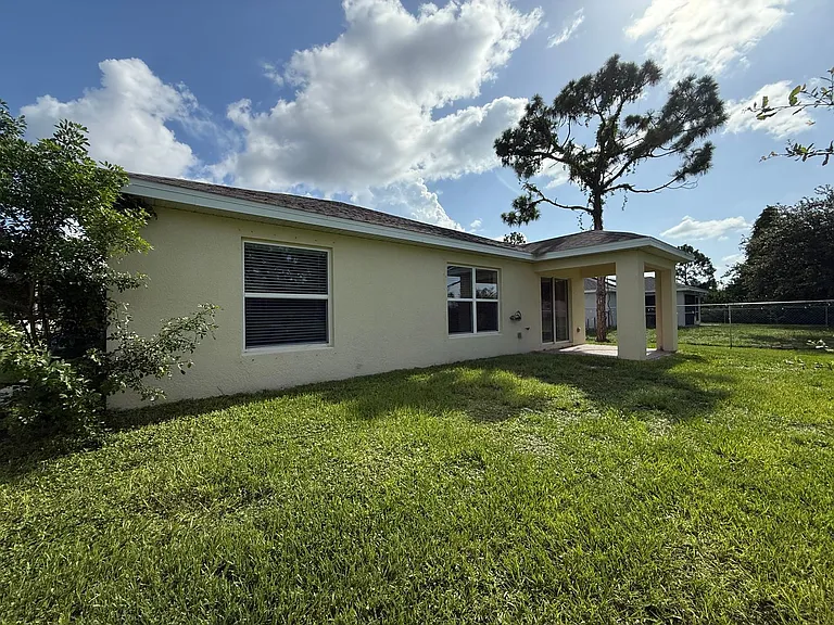 1108 NE 36th Ln — Photo 32