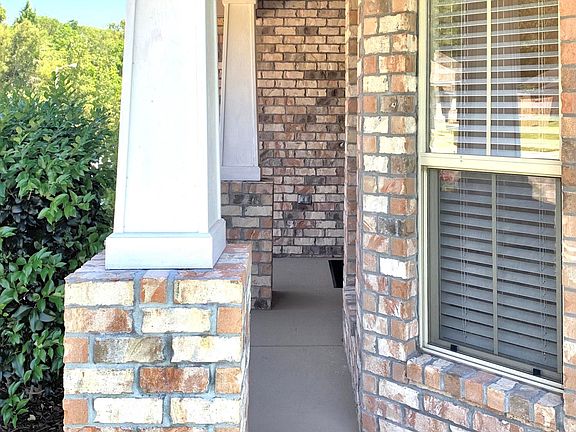 5th image of 10461 Roundhill Dr