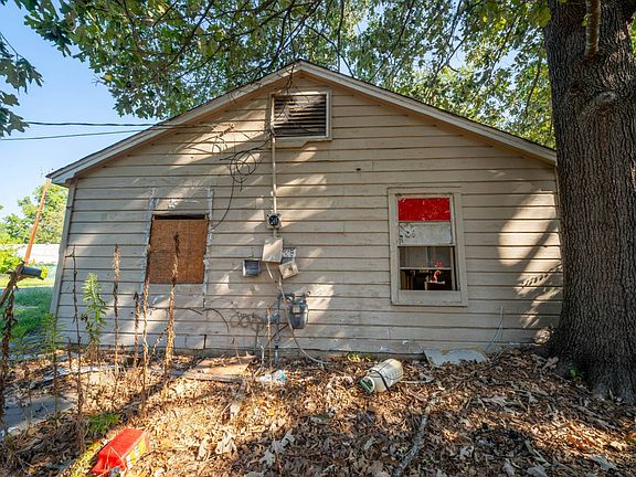 5th image of 2905 S Elm St