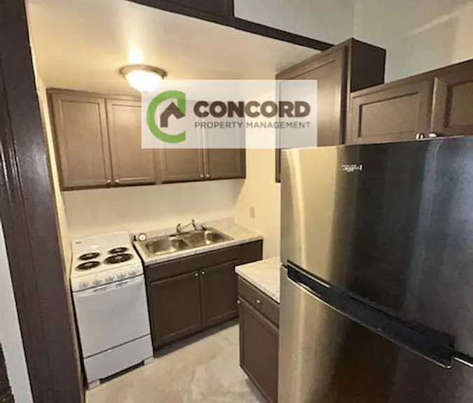 102 S Mendenhall St #B — Photo 7