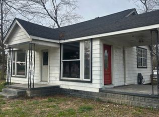 704 Salem Rd, Rossville, GA 30741