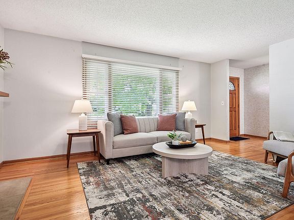 3rd image of 6208 Chowen Ave S