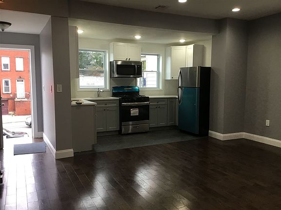 4th image of 693 Communipaw Ave