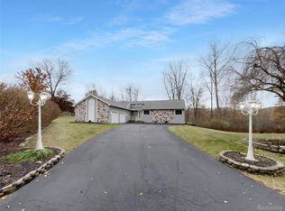 4960 Paula Ave, Clarkston, MI 48346