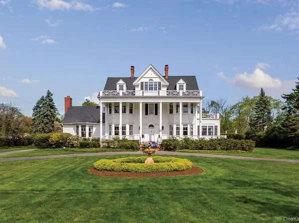 (undisclosed Address), Bay Shore, NY 11706