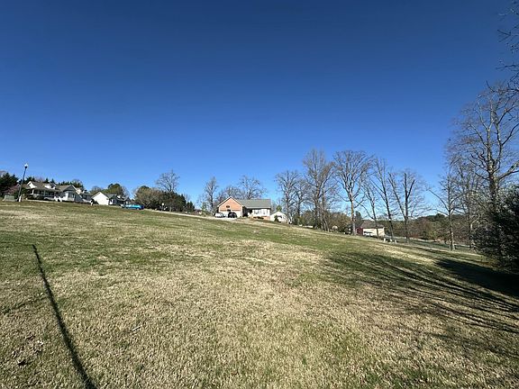4th image of 107 Uphill Dr