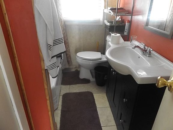 3rd image of 317 Chestnut Dr