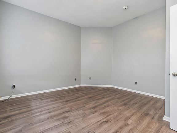4th image of 1606 Elm Ave