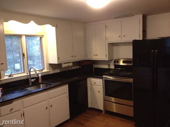 82 Kitchen 02