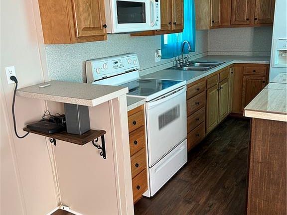 4th image of 3085 Stonehenge Rd