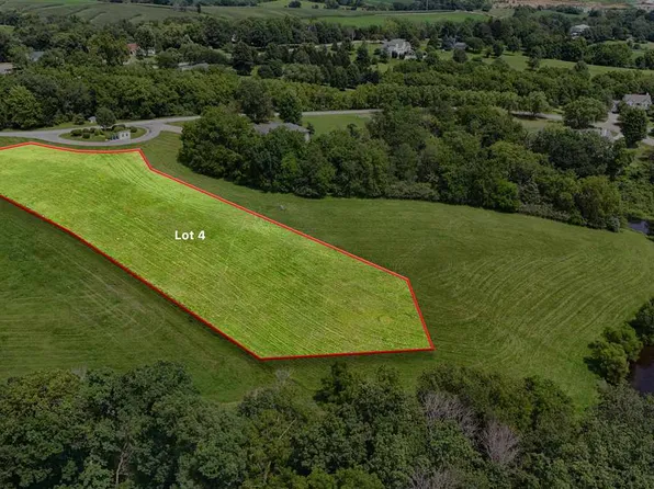 4 Orchard View Ln NE, Iowa City, IA 52240