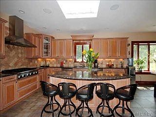 4th image of 50 Hemlock Dr