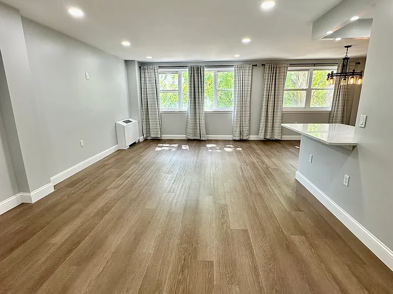 887 Farmington Ave #2I — Photo 9