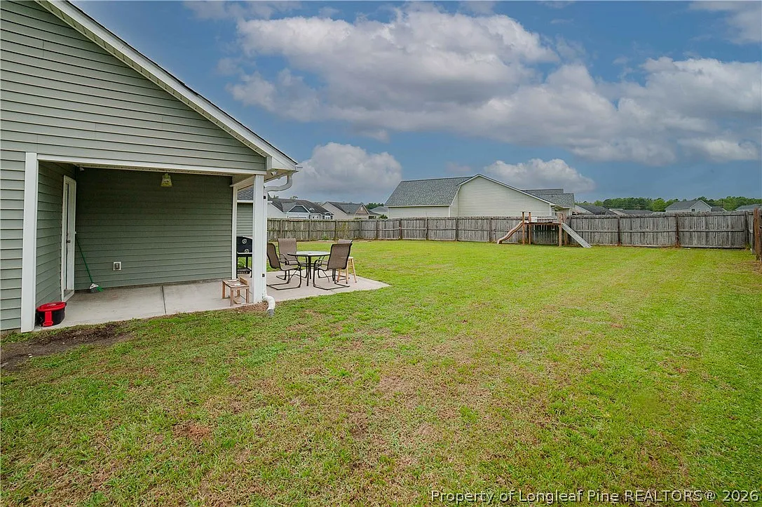 4 bed, 2.0 bath, 1549 sqft, $1,900 — Photo 4